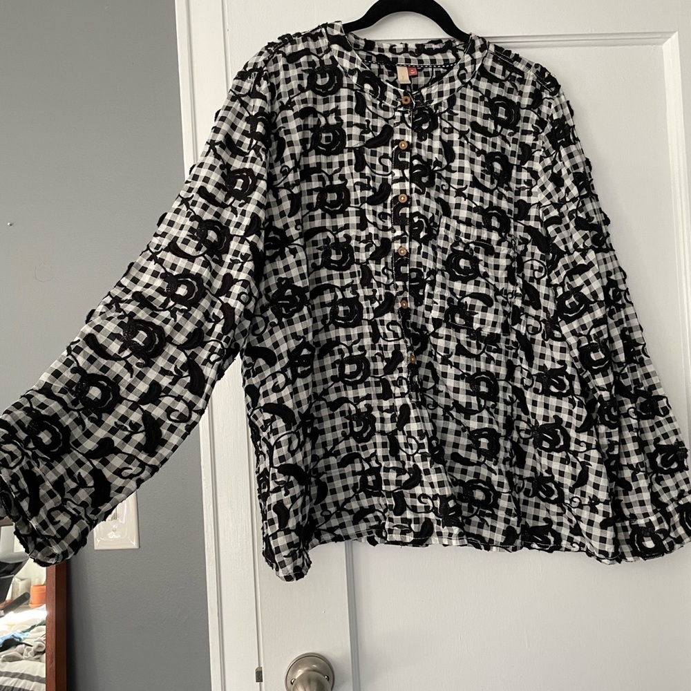 Anthropologie plaid top with embroidered rosette pattern, sz. XL